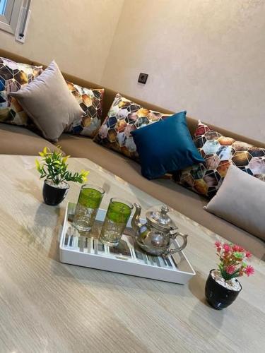 a living room with a couch and a tray with drinks at apartamento la fontana 2 in Charf
