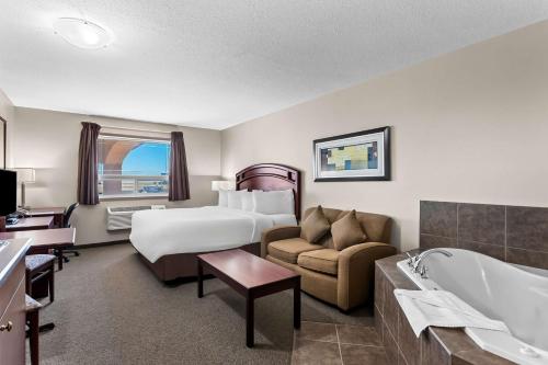 Postel nebo postele na pokoji v ubytování SureStay Hotel by Best Western Bassano