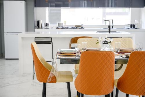 Η κουζίνα ή μικρή κουζίνα στο Campbelltown Sweet 5Br house with WiFi&Parking