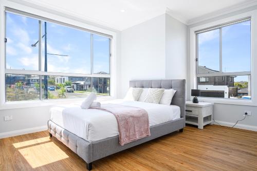Ένα ή περισσότερα κρεβάτια σε δωμάτιο στο Campbelltown Sweet 5Br house with WiFi&Parking