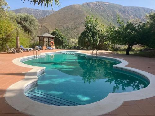 Cortijo Pago y Benisalte- a Stylish villa set within beautiful mountain views