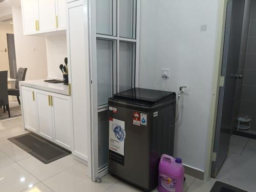 Dapur atau dapur kecil di Homestay Coway Bertam
