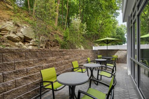 a row of tables and chairs on a patio at SpringHill Suites by Marriott Tuckahoe Westchester County in Tuckahoe