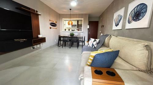 a living room with a couch and a table at Residencial Marina clube D205 in São Pedro da Aldeia