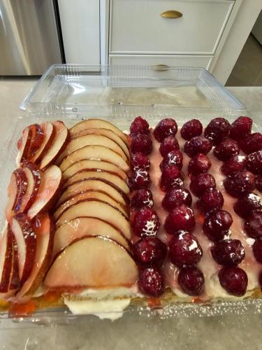 a plastic tray with an apple and cranberryasteryasteryasteryasteryasteryasteryastery at כוהנ'ס Cohen's Boutique Hotel in Haifa