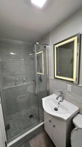 Koupelna v ubytování 2 Bd 2 Ba Unit laundry &kitchen