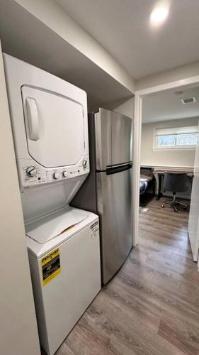 Kuchyň nebo kuchyňský kout v ubytování 2 Bd 2 Ba Unit laundry &kitchen