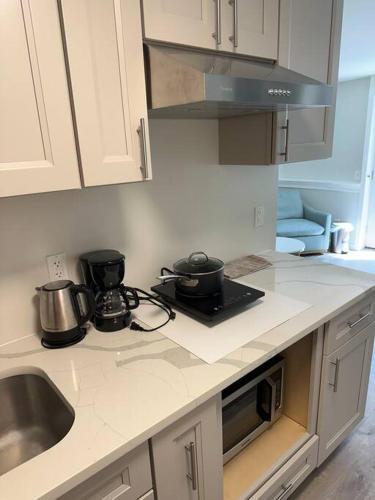 Kuchyň nebo kuchyňský kout v ubytování 2 Bd 2 Ba Unit laundry &kitchen