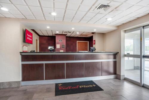 Ο χώρος του λόμπι ή της ρεσεψιόν στο Red Roof Inn & Suites Vicksburg