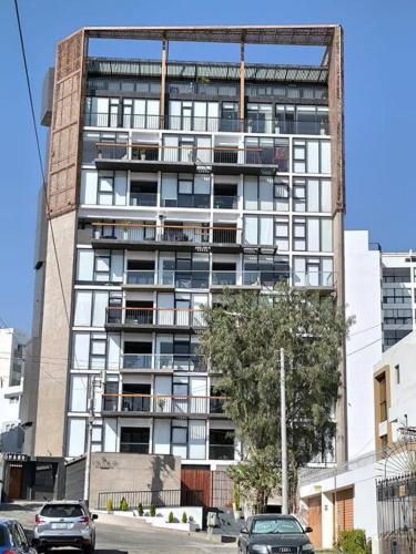 a tall building with cars parked in front of it at Departamento de estreno en zona exclusiva Cayma in Cayma