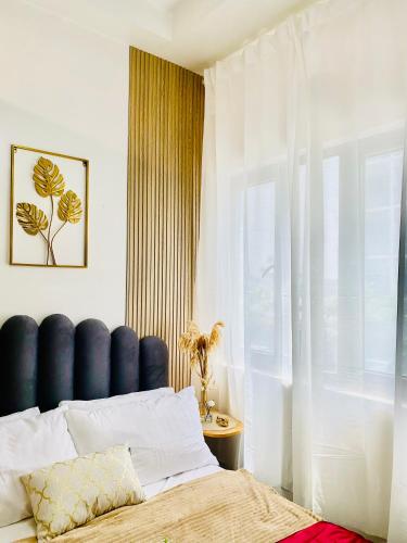 Una cama o camas en una habitación de MOA SHORE - Exxy SUITES