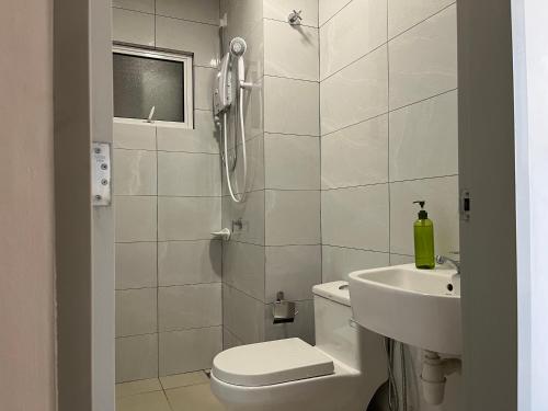 Koupelna v ubytování Industrial 2BR 8Pax Impression City 5Mins ToTown