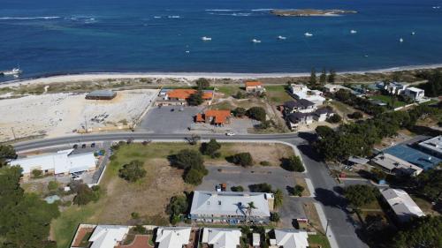 an aerial view of a beach with houses and the ocean at Chateau McNally in Lancelin