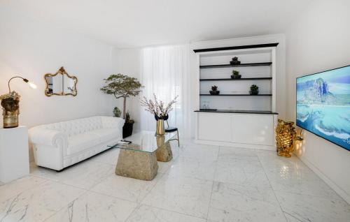 a white living room with a white couch and a table at villa centro Greve in Chianti in Greve in Chianti