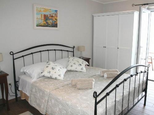 Villa Mirjana - Comfort Studio Apartment with Terrace and Sea View Cikas