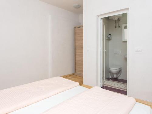 Koupelna v ubytování Guest House Oreb - One Bedroom Apartment with Terrace and Sea View