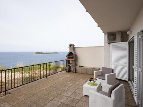 Apartments Manuela - Comfort One-Bedroom Apartment with Terrace and Sea View