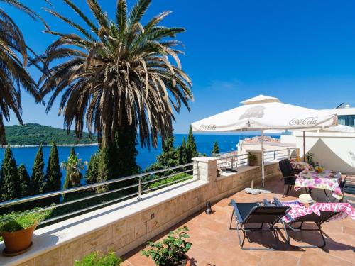 Apartments Davor - Two Bedroom Apartment with Sea View and Terrace