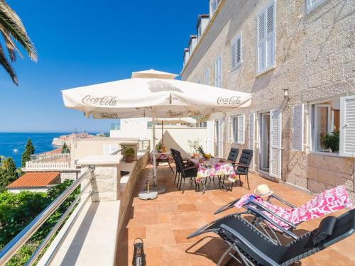 Apartments Davor - Two Bedroom Apartment with Sea View and Terrace