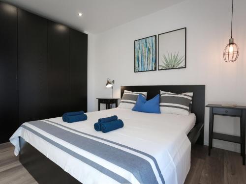 Apartments Marti - Three Bedroom Apartment with Balconies and Sea View - ST