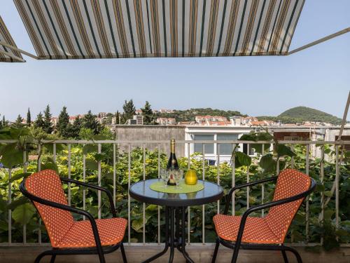Guest House Bradas-Double Room with Shared Bathroom No3