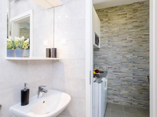 Miracle Apartments - Comfort Studio Apartment with Terrace and City View