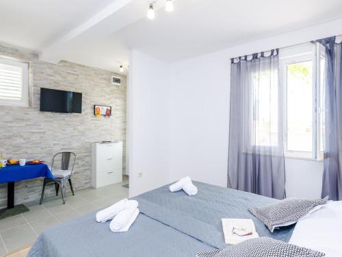 Miracle Apartments - Comfort Studio Apartment with Terrace and City View