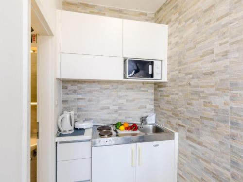 Miracle Apartments - Comfort Studio Apartment with Terrace and City View