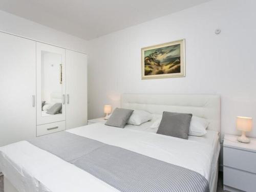 Apartment Dup i - Two Bedroom Apartment with Balcony