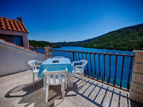 Apartments Malo Lago - One-Bedroom Apartment with Two Balconies and Sea View - Attic Apartment 2
