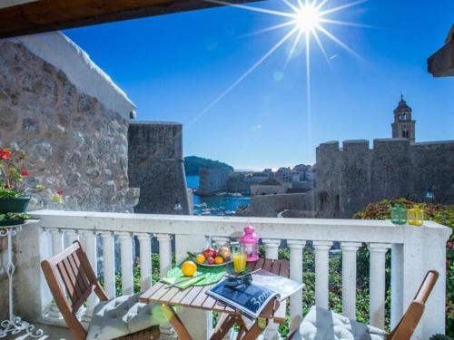 Apartment Nera - Triplex Two Bedroom Apartment with Balcony and Sea View