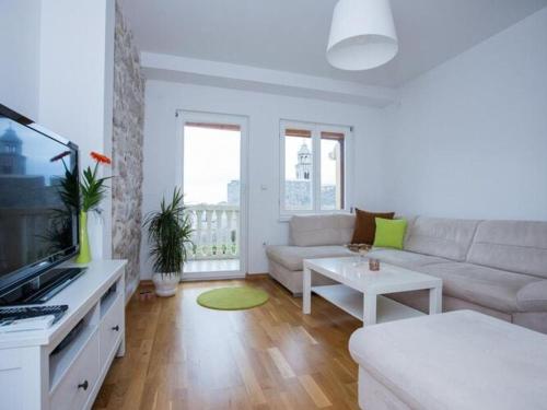 Apartment Nera - Triplex Two Bedroom Apartment with Balcony and Sea View