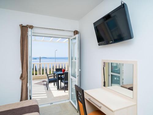 Villa Samba - Two-Bedroom Apartment with Terrace and Sea View - A4 1