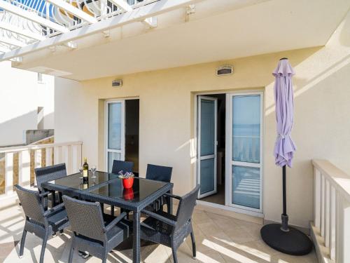 Villa Samba - Two-Bedroom Apartment with Terrace and Sea View - A4 1