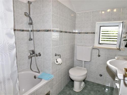 2 bedroom apartment with garden