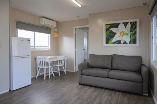 Kuchyň nebo kuchyňský kout v ubytování Lang Lang Caravan Park