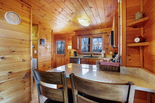 Fotografie z fotogalerie ubytování Eagles View Ridge - Gorgeous Mountain Views from the Hot Tub + Firepit v destinaci Morganton
