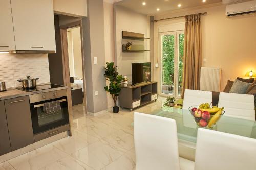 Marble Shine Apartment near the city center by BiNoBi!