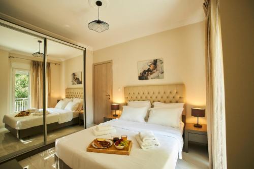 Marble Shine Apartment near the city center by BiNoBi!