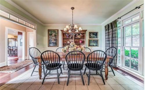 Posezení v ubytování Eagles View - Gorgeous Mountain Views Luxury Interiors Telescope Library