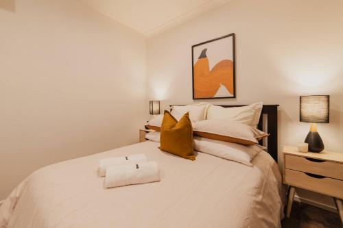 Ein Bett oder Betten in einem Zimmer der Unterkunft The Wilmers Gathering Place