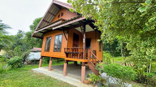 Jardín al aire libre en Cheriya bungalow Kohyaonoi