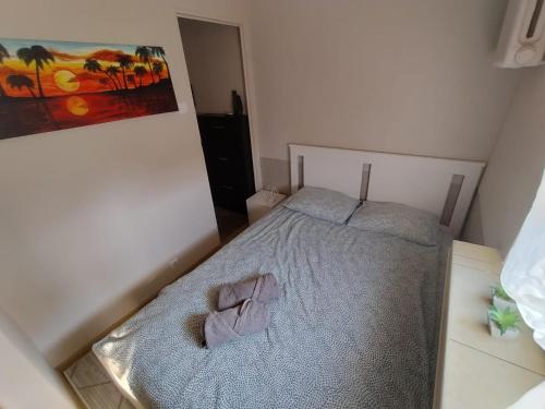 Posteľ alebo postele v izbe v ubytovaní Elli apartament