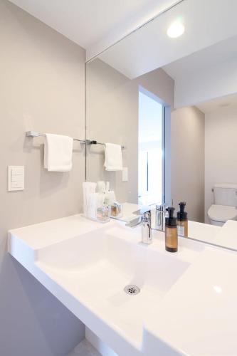 Bilik mandi di b hotel Heiwaodori 902 - Huge Apt in Famous Hiroshima dori for 6p