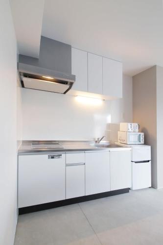 Dapur atau dapur kecil di b hotel Heiwaodori 902 - Huge Apt in Famous Hiroshima dori for 6p