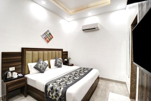 Letto o letti in una camera di Hotel Emporio Dx - New Delhi Railway Station - Paharganj