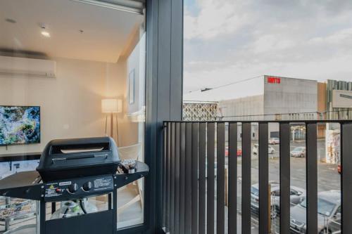 Rõdu või terrass majutusasutuses Designer's Pad In Central City