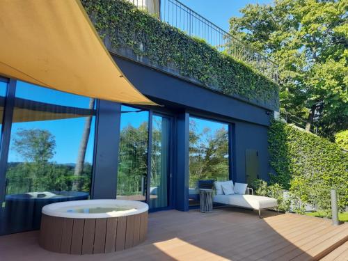 a house with a hot tub in the middle of a patio at Relais & Spa Castello di Casiglio in Erba
