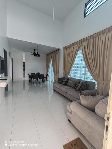 Χώρος καθιστικού στο Homestay Hospital Sultanah Bahiyah