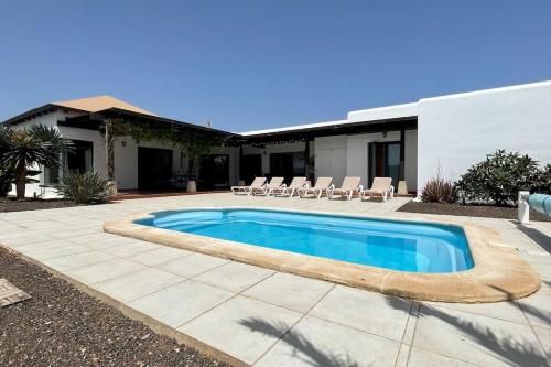 Villa spacieuse et lumineuse avec piscine Chauffée